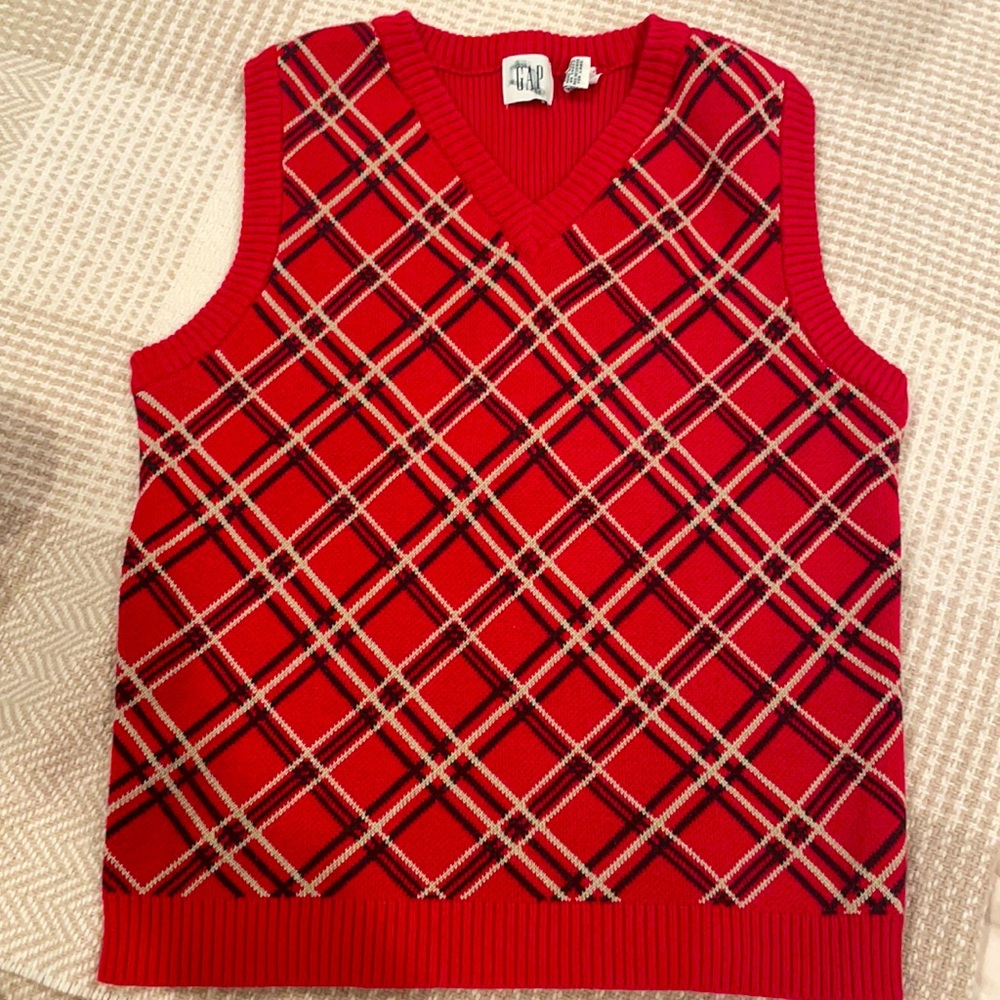 Red GAP vest perfect for fall & holidays